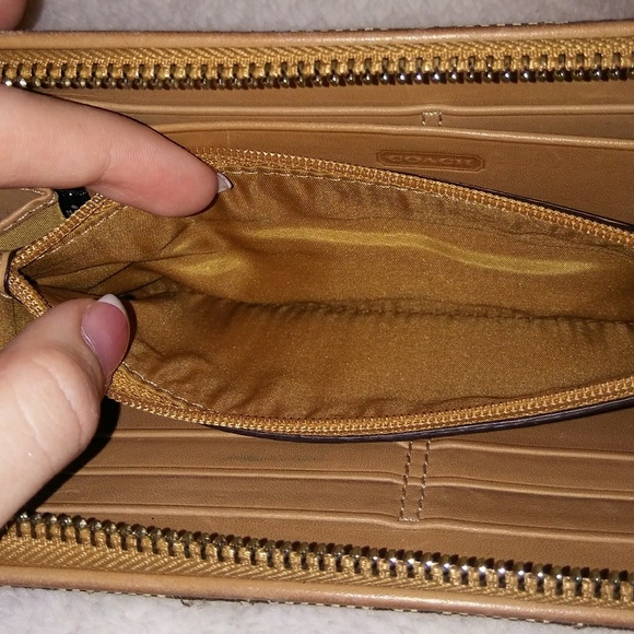 Coach Wallet - Picture 7 of 8