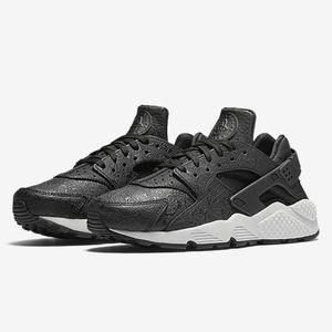 WMNS AIR HUARACHE PREMIUM PAISLEY NIKES