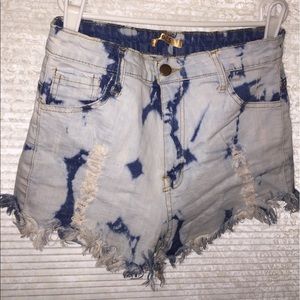 Highwaisted Light Acid Wash Distressed Jean Shorts
