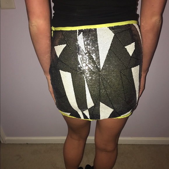 Silver And Yellow Sequin Skirt - Picture 2 of 3