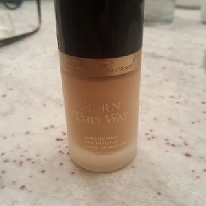 Too Faced Born this way foundation