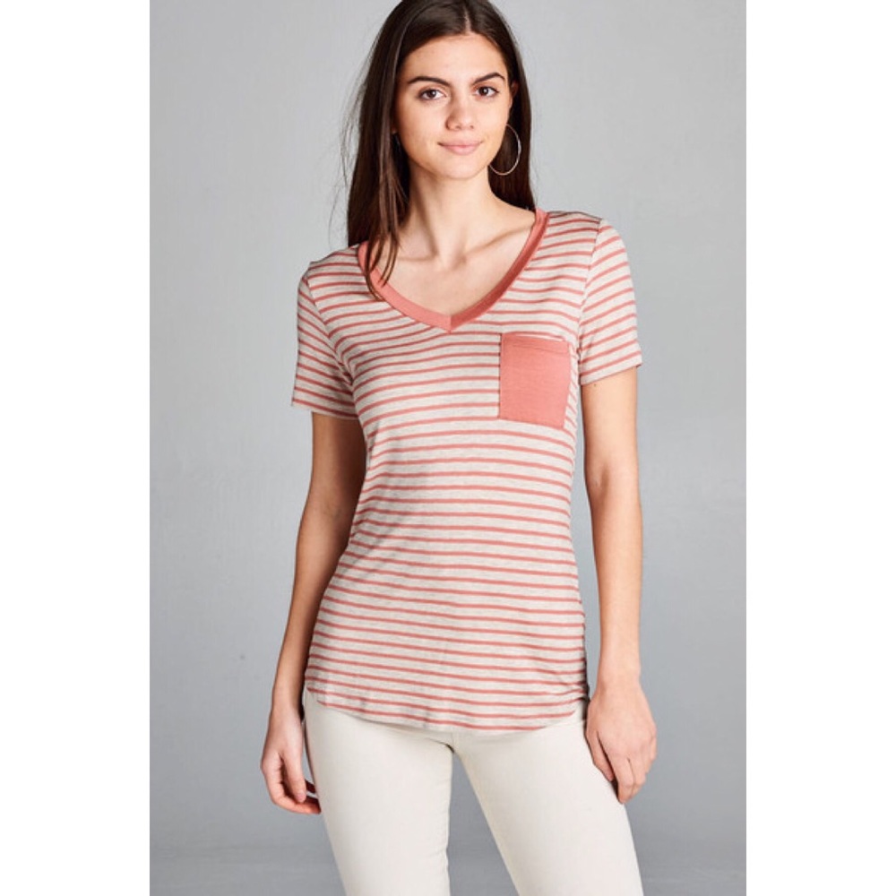 Short sleeve v-neck stripe top w/one packet
