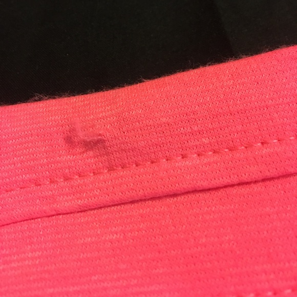 Neon pink pencil skirt - Picture 2 of 3