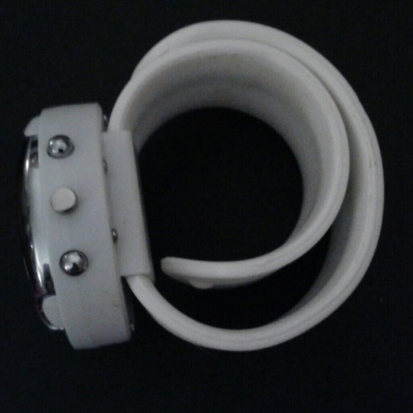 Watch - Picture 3 of 4