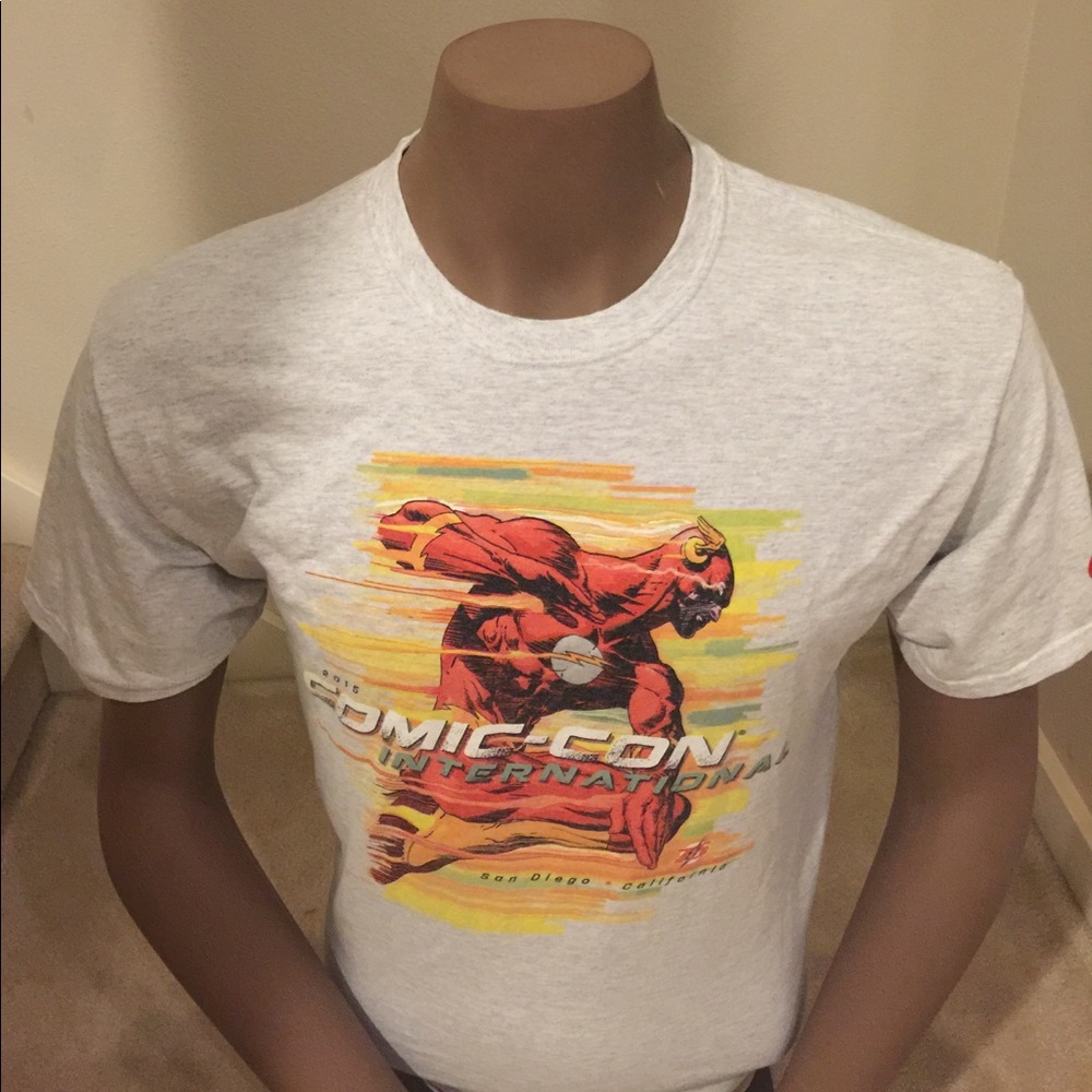 2015 comic con Hanes large Flash shirt
