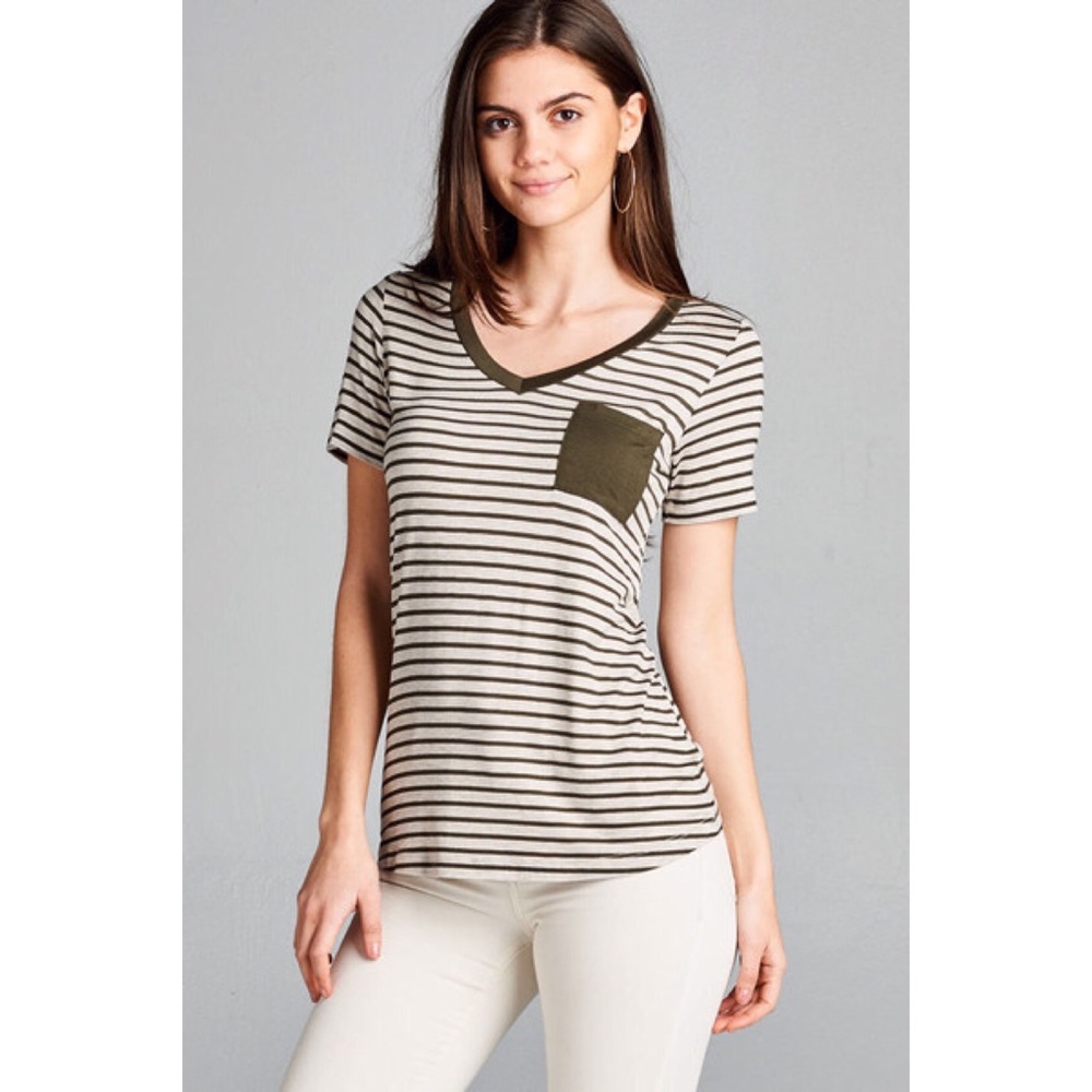 Short sleeve v-neck stripe top w/one packet