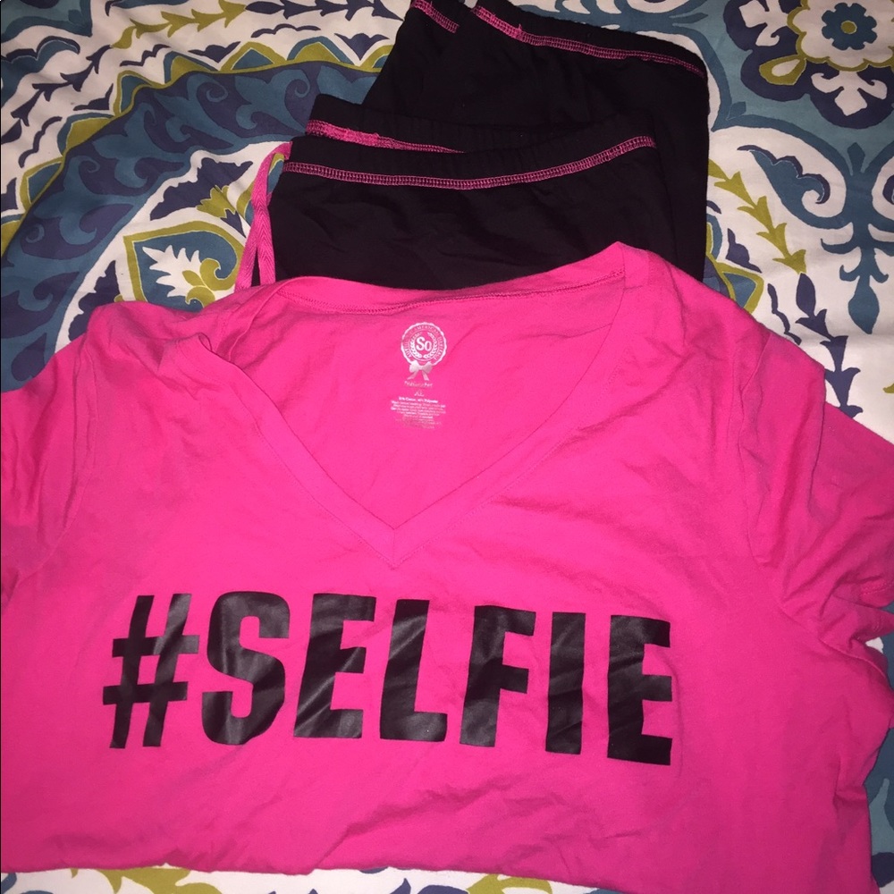 XL short sleeve T shirt with XL jogger pants PJ's!