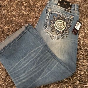 Miss Me Cuffed Capris Sz30 NWT