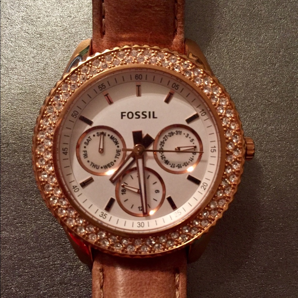 AVAILABLE! Rose gold Fossil watch!