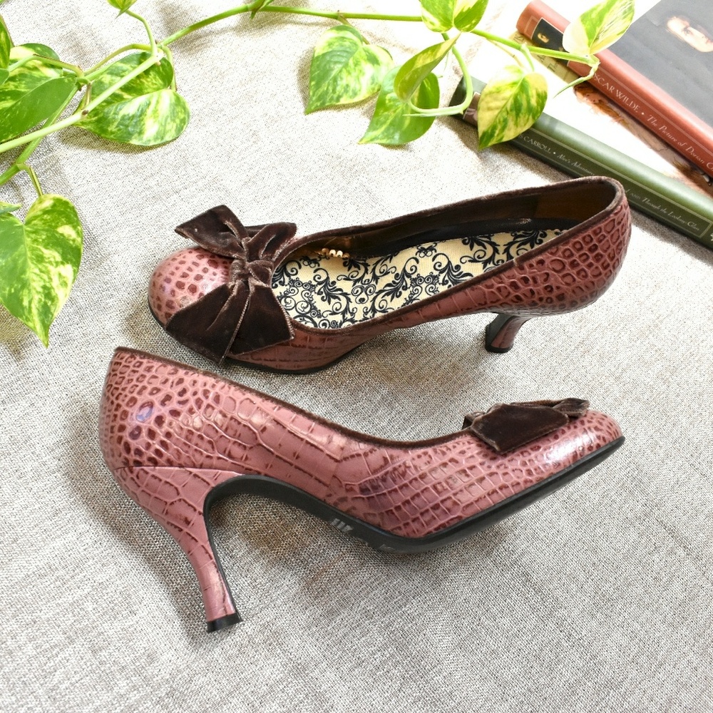 Velvet Bow Mauve Vegan Leather Round Toe Pumps