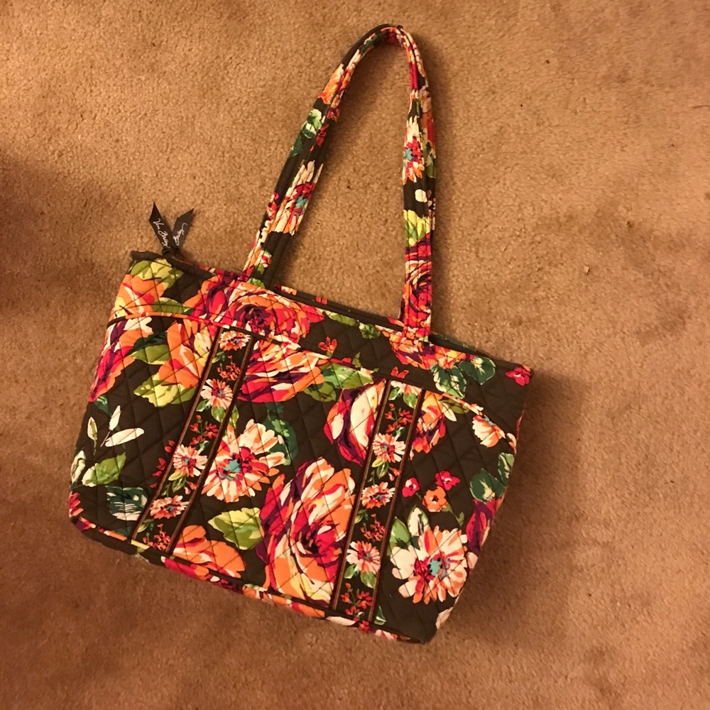 Vera Bradley floral purse! 🌷🌷🌼