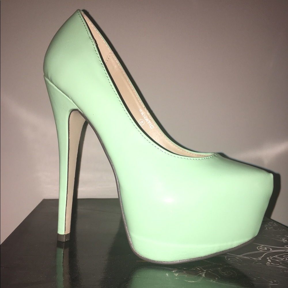 Mint *SOLD OUT*