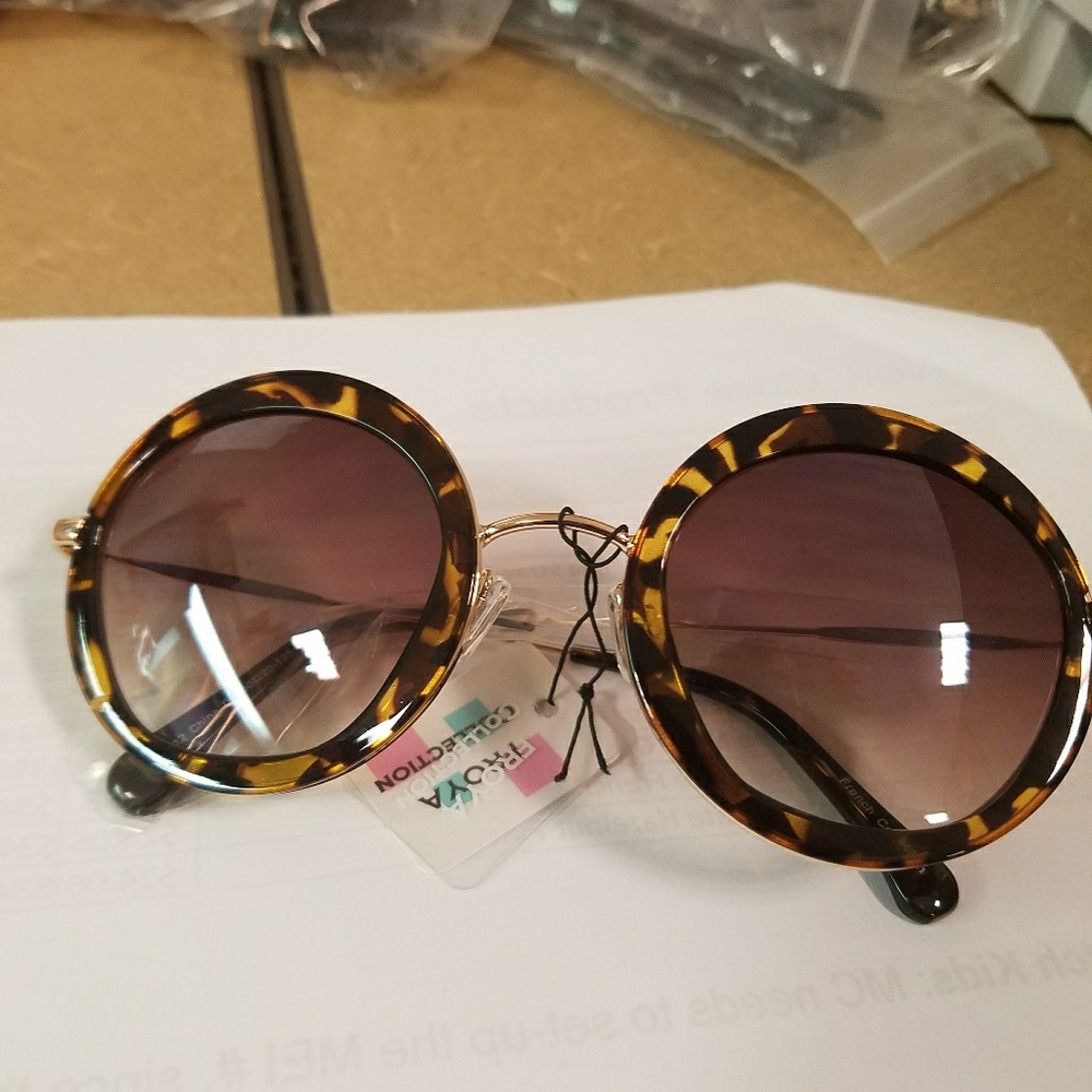 Round retro tortoise color sunglasses