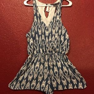 Blue & White patterned Romper- short sleeve