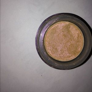 MAC motif frost eyeshadow