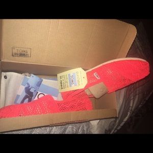 Neon coral TOMS
