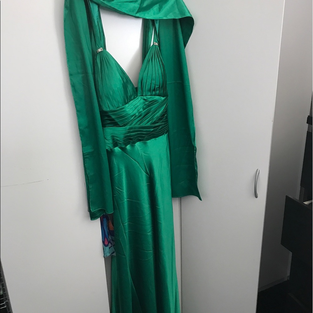 Beautiful size 18 emerald green evening dress