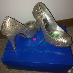 Opened toed silver heels