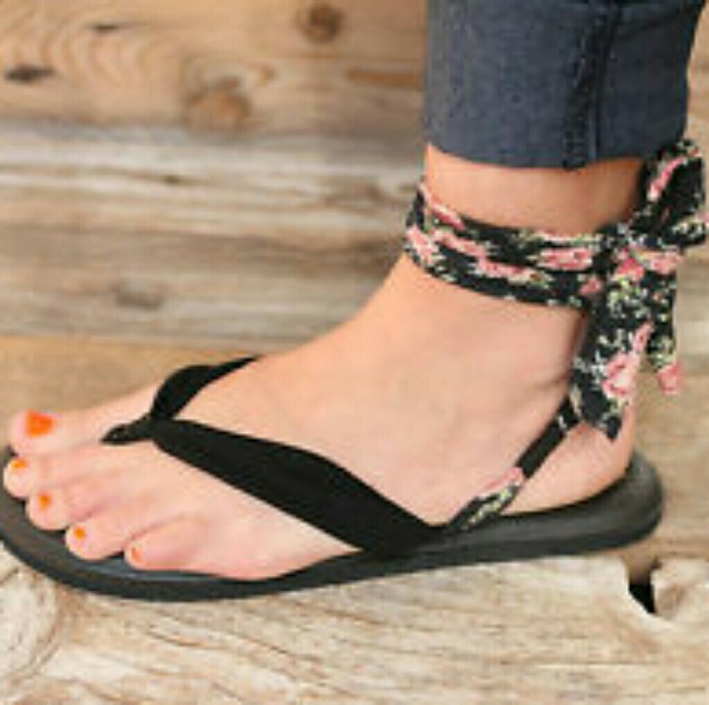 Sanuk Yoga Mat Sandals Flipflops Tie-ups Size9 NEW