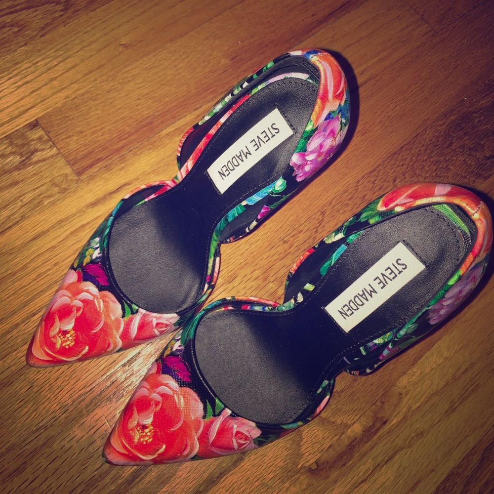 Steve Madden Varcityy Pumps