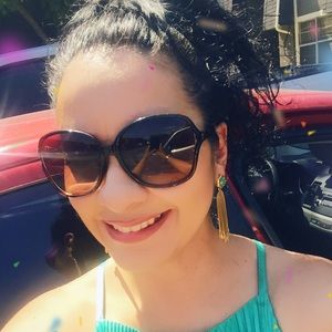 Meet your Posher, Lorisa