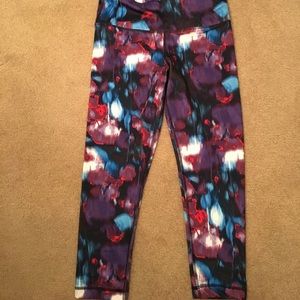 Patterned crops! Size small!