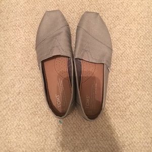 NWOT Toms silver flats.