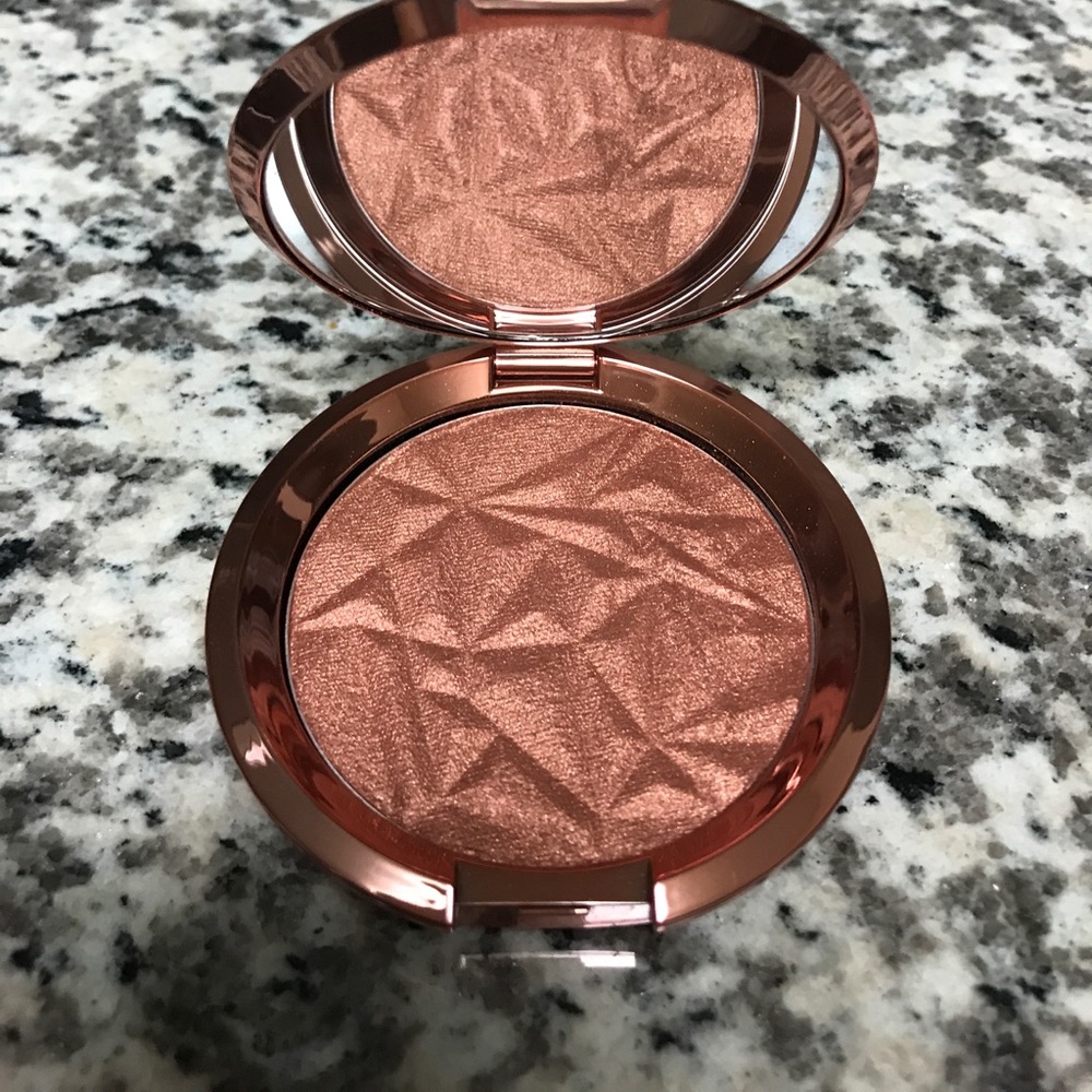 Becca Blushed copper shimmering skin perfector