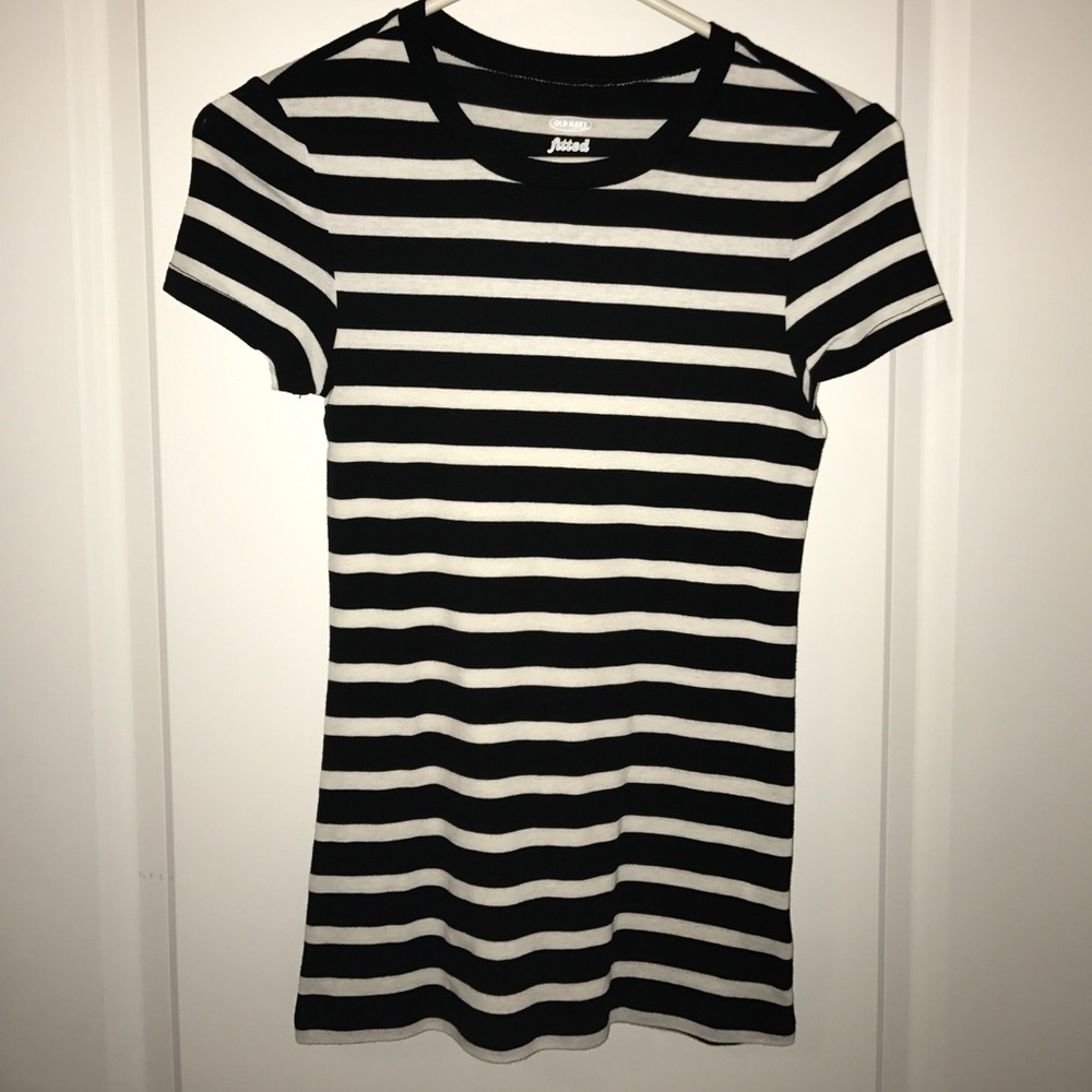 fitted black and white striped t shirt