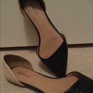 Just Fab tan and black flats