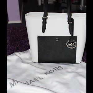 Michael Kors JetSet White & Black Snap pocket Tote