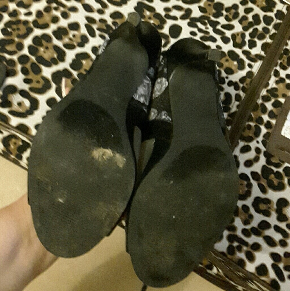 Heels - Picture 3 of 3