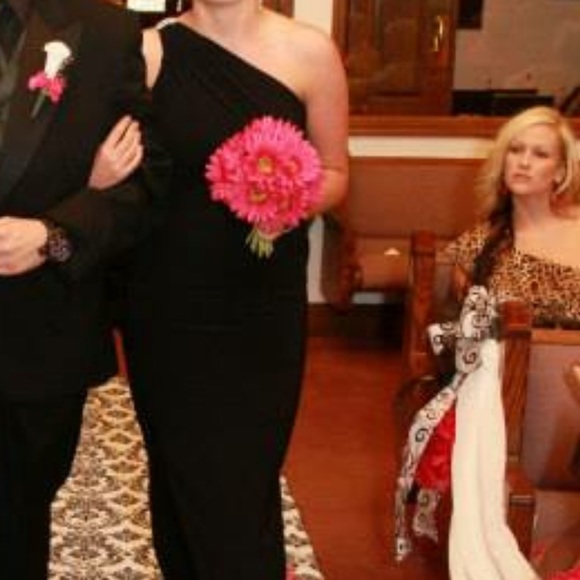 Black One Shoulder Dress - Picture 2 of 2