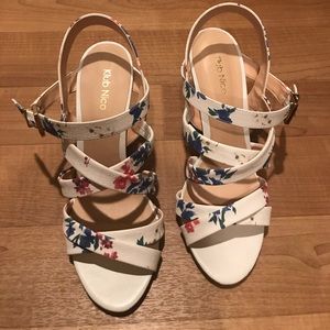 ANTHROPOLOGIE, Klub Niko Chunky Floral Strap Heel