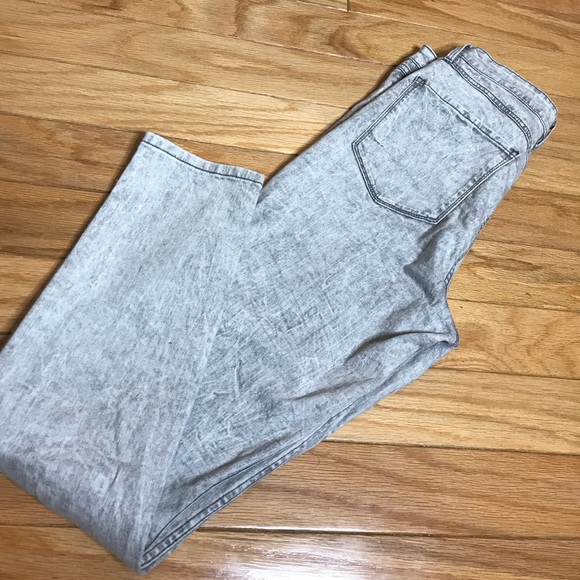 Sold -Grey GUESS jeans - Picture 4 of 6
