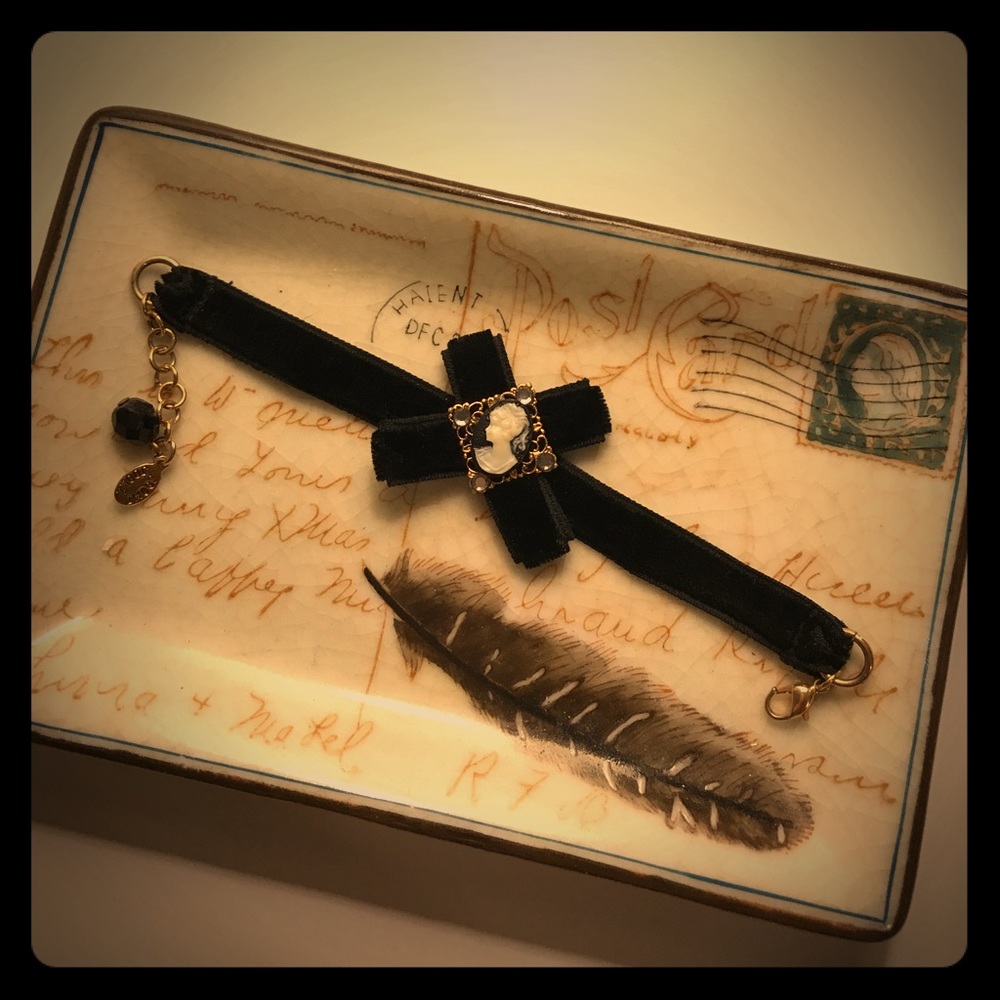 ✨ANTHROPOLOGIE cameo bracelet✨