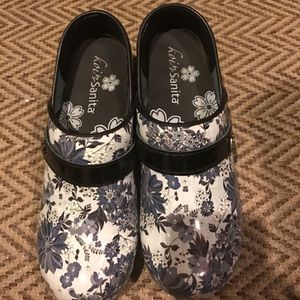 Blue Floral pattern nursing shoes