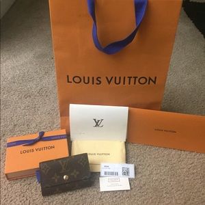 Louis Vuitton 6 Ring Key Holder( Price Firm)