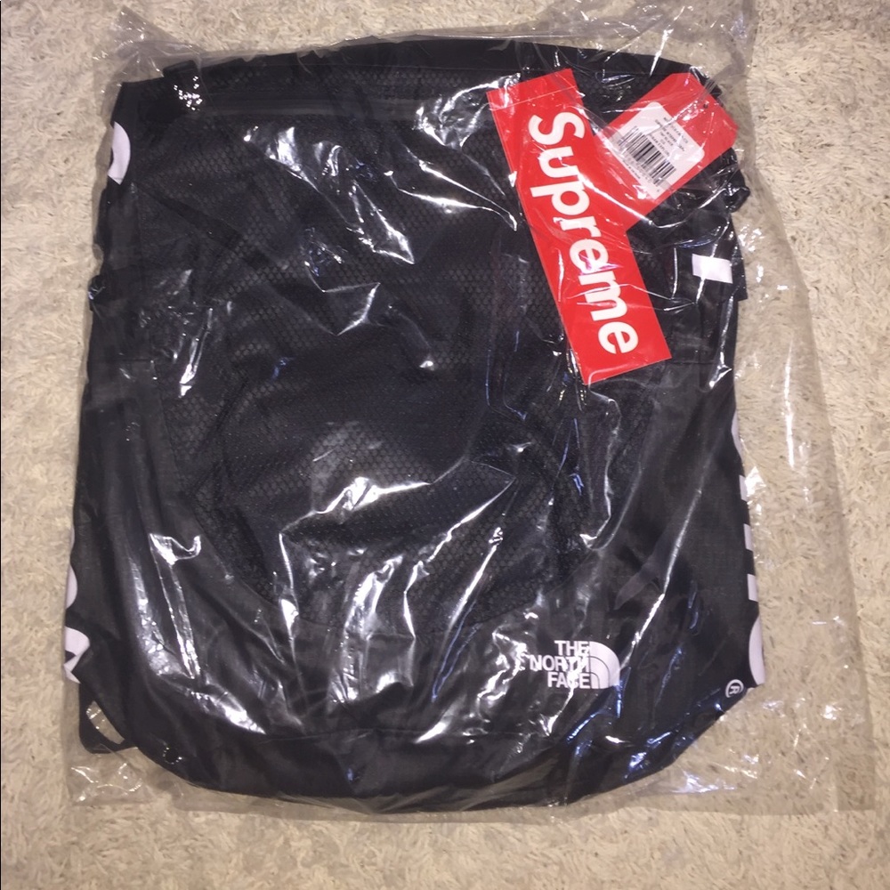 SOLD💧Supreme®/The North Face® Waterproof Backpack - Picture 3 of 6