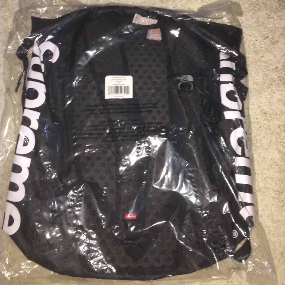 SOLD💧Supreme®/The North Face® Waterproof Backpack - Picture 5 of 6