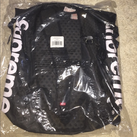 SOLD💧Supreme®/The North Face® Waterproof Backpack - Picture 5 of 6