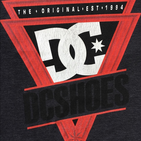 DC shoes t shir⛔️SOLD⛔️t - Picture 2 of 3