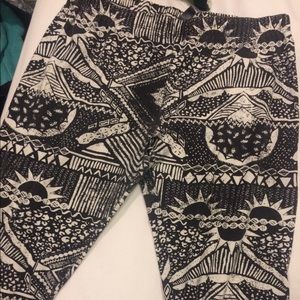 Tilly's Patterned Leggings