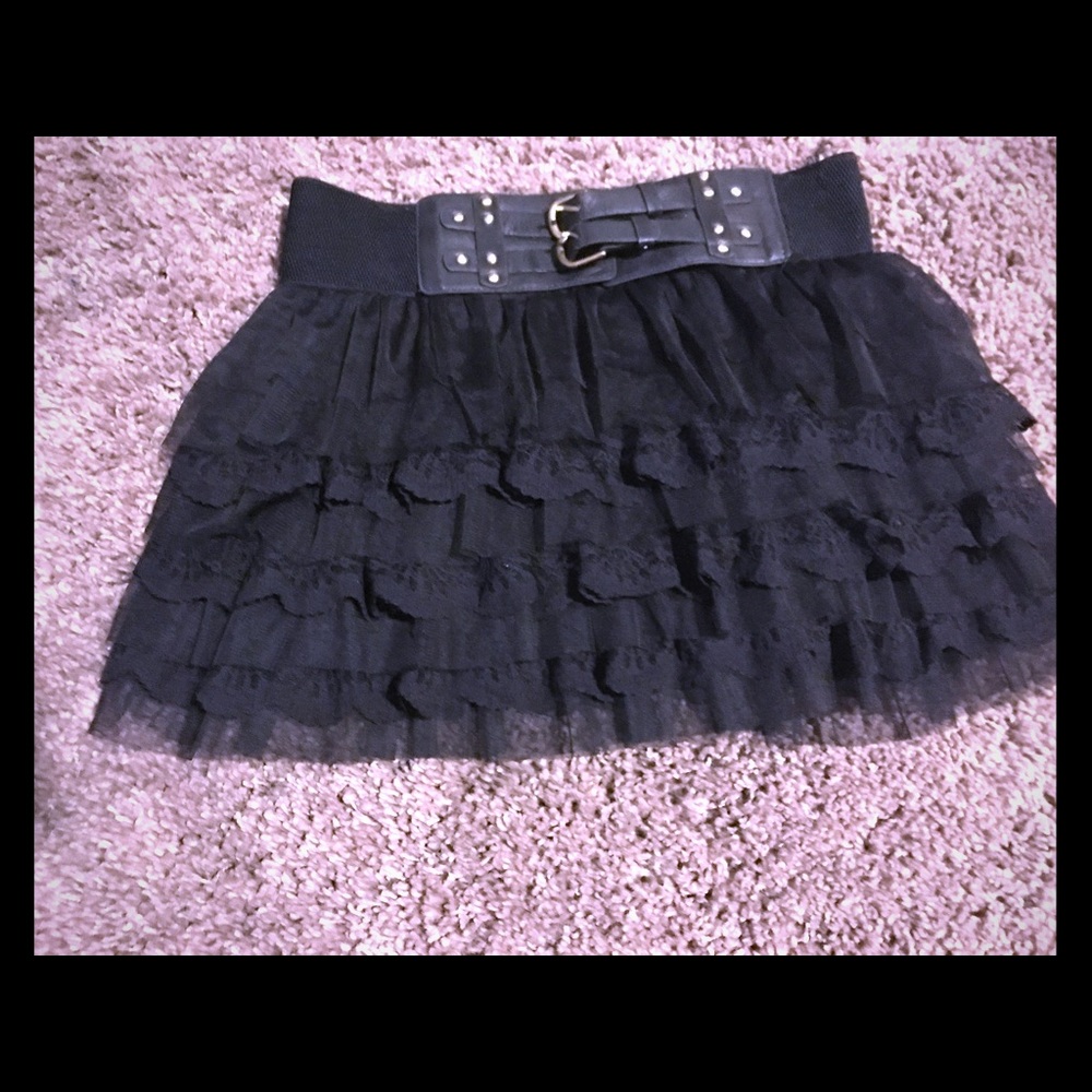 Juniors ruffled lace skirt