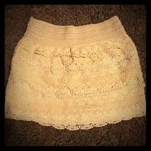 Juniors ruffled skirt