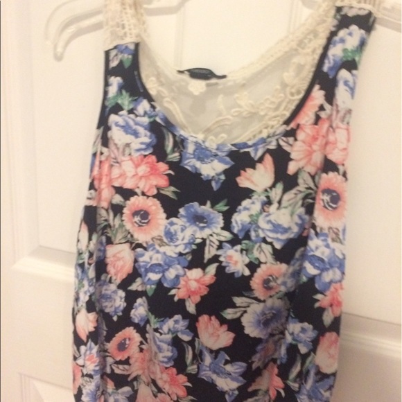 Forever 21 Floral Shirt - Picture 3 of 3