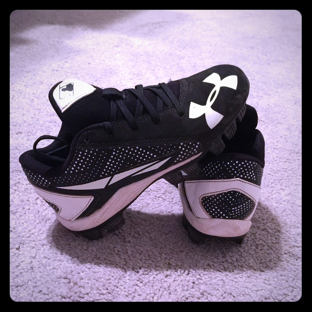 Youth cleats