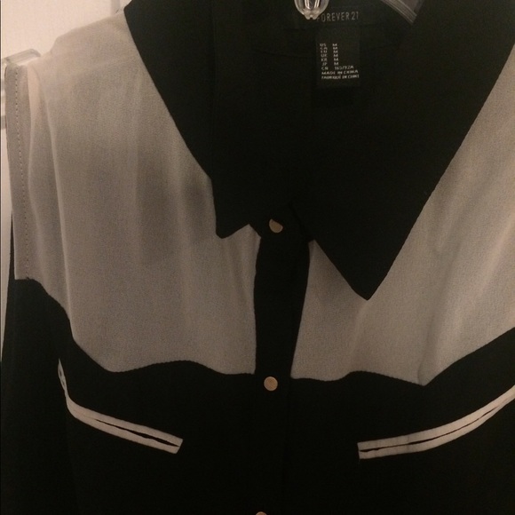 Forever 21 Black & White Button up - Picture 2 of 2