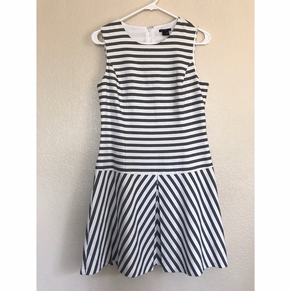 Theory flare sleeves striped white gray dress
