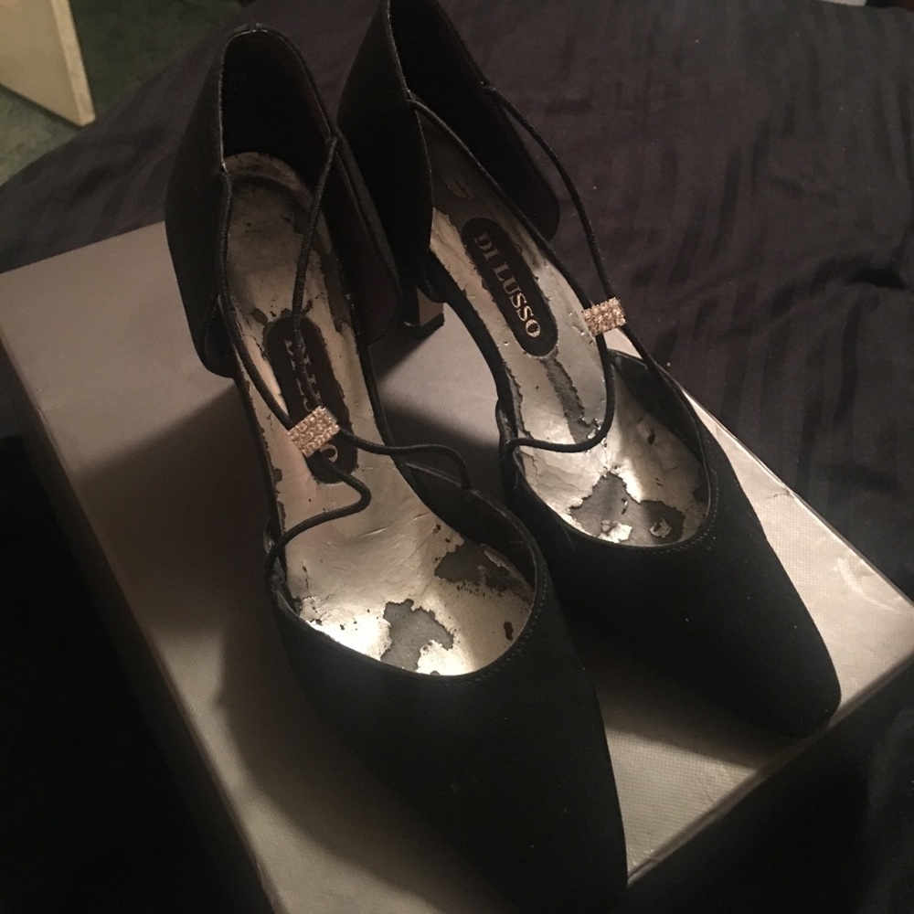 Black velvet rhinestone accent heels sz5.5